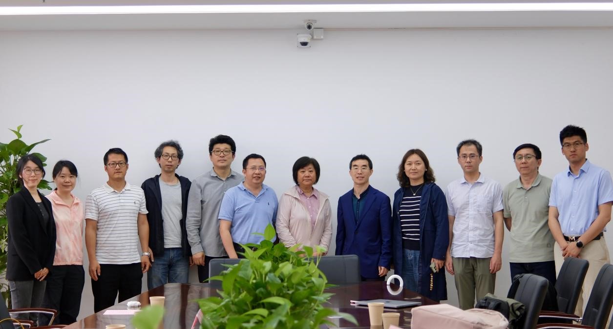 上海色情导航
合影